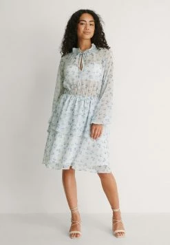 NA-KD Robe De Jour - White/blue Flowers