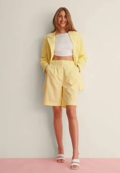 NA-KD OVERSIZED LINEN BLEND SHORTS - Short - Dusty Yellow