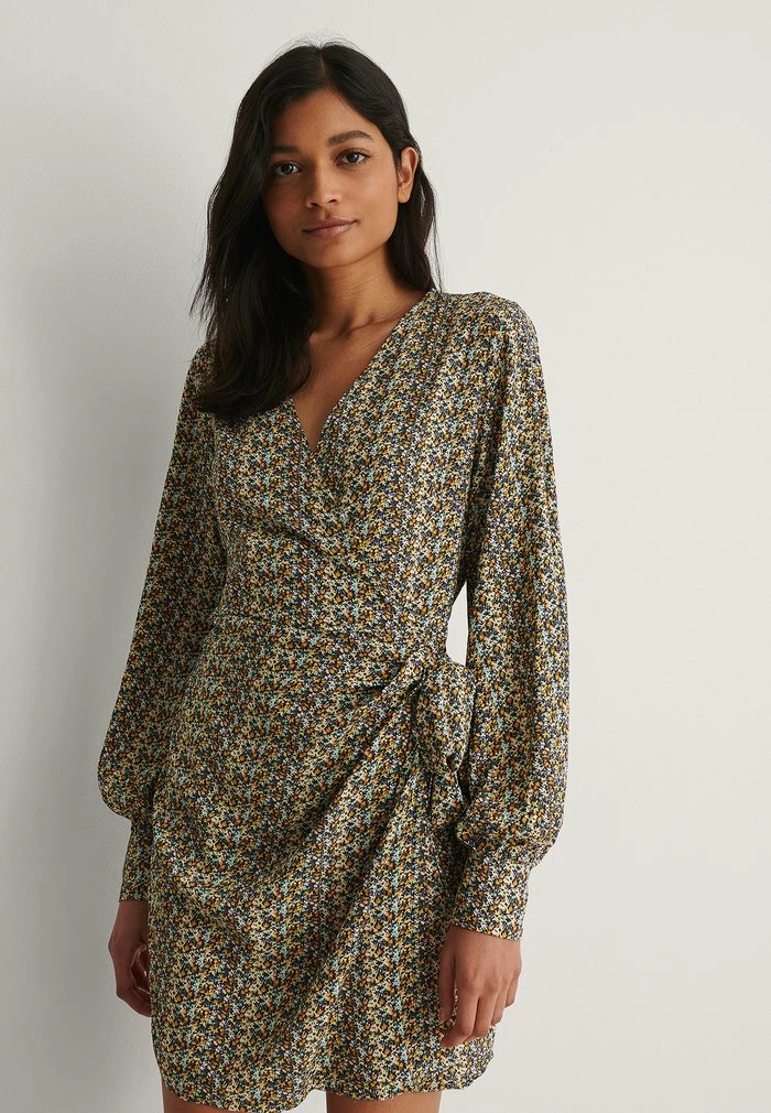 NA-KD Robe De Jour - Grey/yellow 1 NA-KD Robe De Jour - Grey/yellow