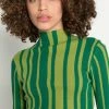 NA-KD CROPPED TURTLE NECK TOP - T-shirt à Manches Longues - Green Print -NA-KD Soldes Magasin b0eb3db00ef64f8eabfdebccd730278a