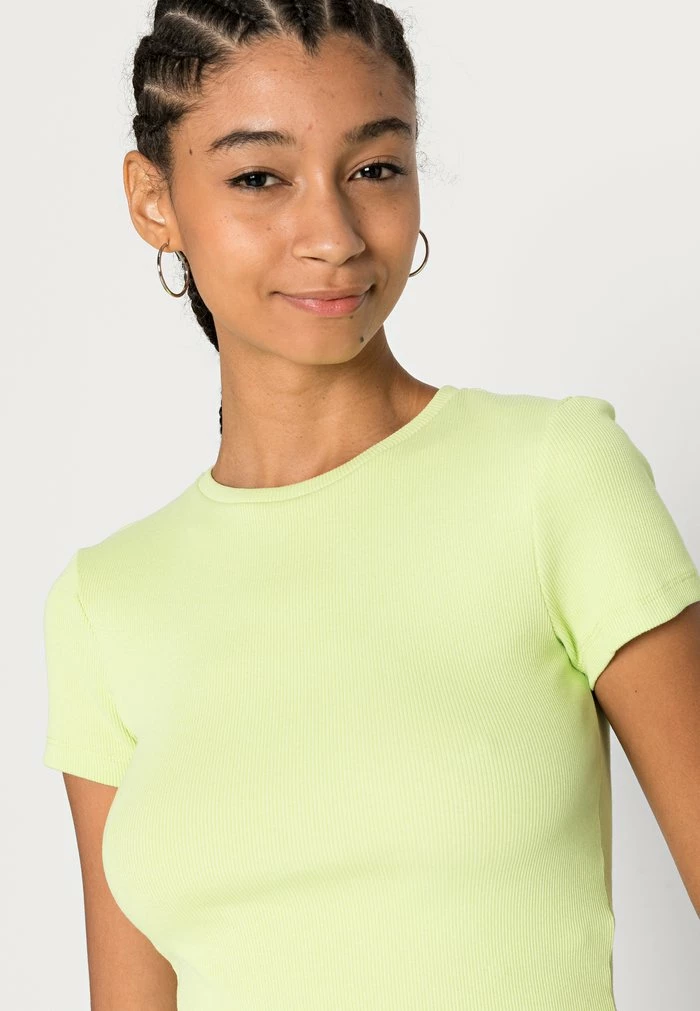 NA-KD BABY TEE - T-shirt Basique - Green 5 NA-KD BABY TEE - T-shirt Basique - Green – Image 5