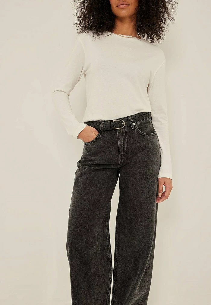 NA-KD MIT WEITEN BEINEN UND MITTELHOHER TAILLE - Jean Flare - Vintage Grey 3 NA-KD MIT WEITEN BEINEN UND MITTELHOHER TAILLE - Jean Flare - Vintage Grey – Image 3