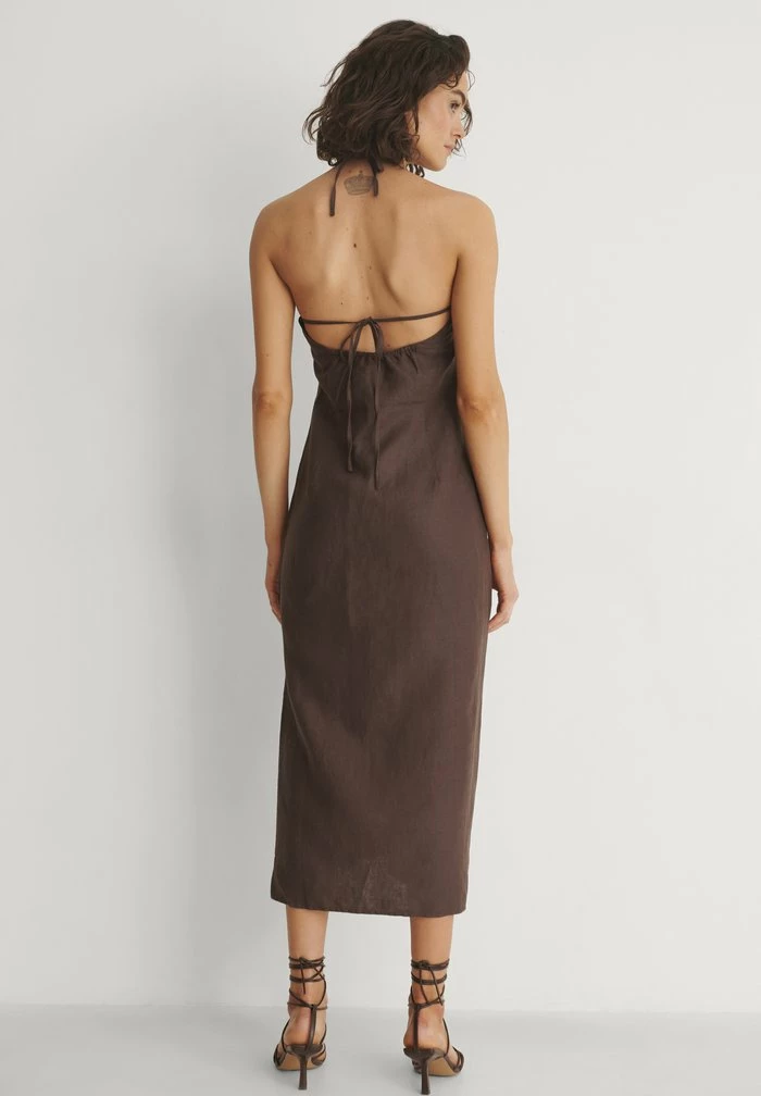 NA-KD MIT NECKHOLDER - Robe De Jour - Brown 2 NA-KD MIT NECKHOLDER - Robe De Jour - Brown – Image 2