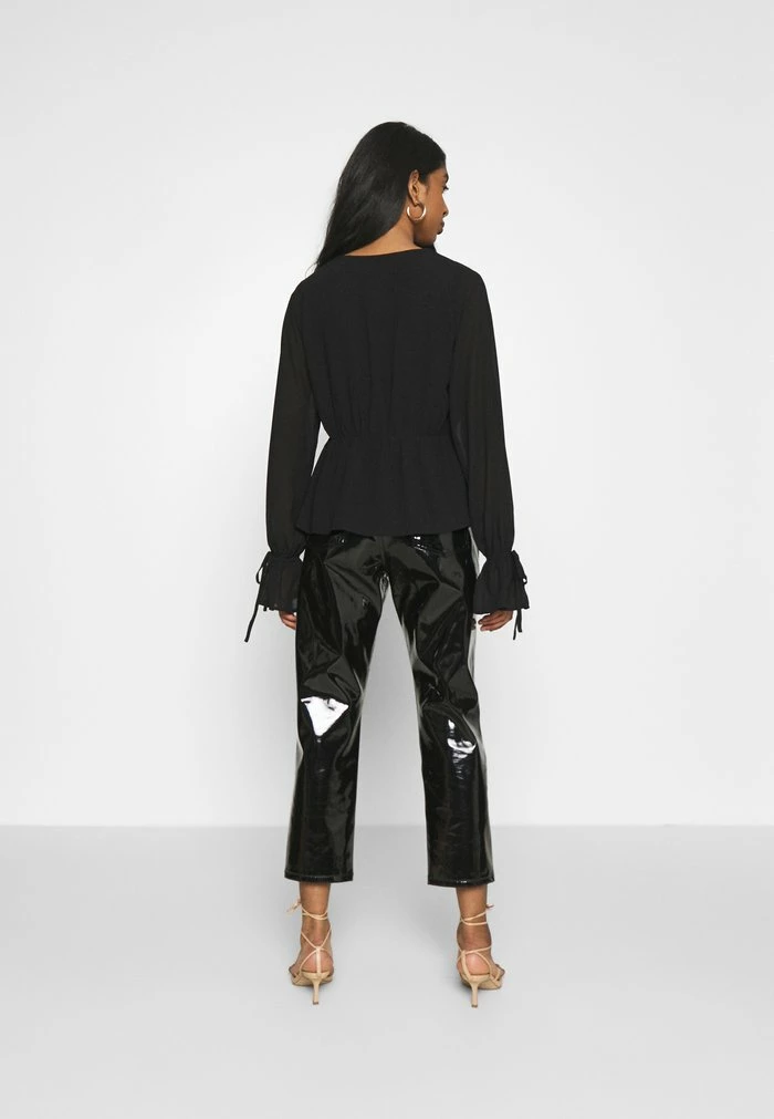 NA-KD STRAP TIE BLOUSE - Blouse - Black 3 NA-KD STRAP TIE BLOUSE - Blouse - Black – Image 3