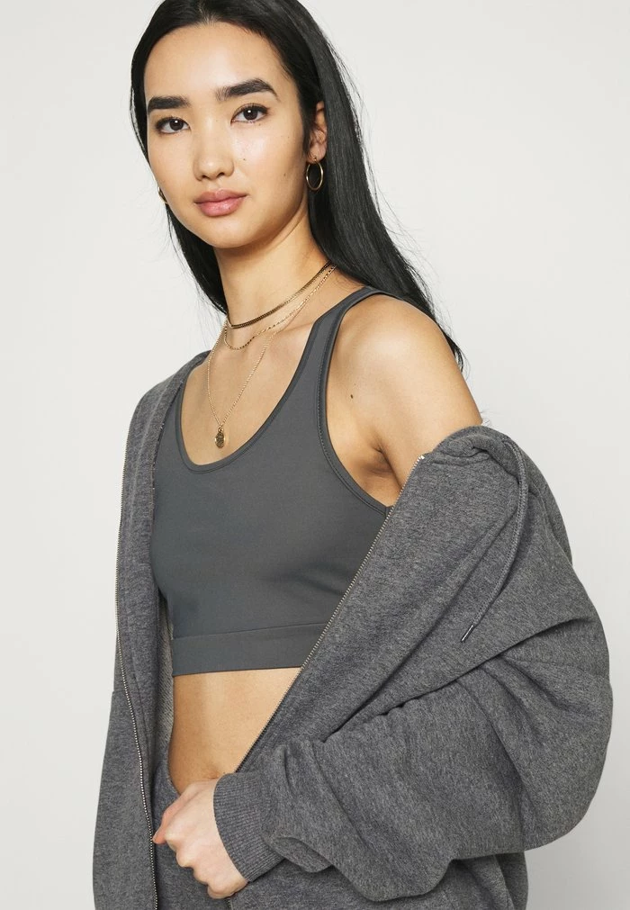 NA-KD X ZALANDO EXCLUSIVE ZIP HOODIE - Sweat à Capuche Zippé - Dark Grey 4 NA-KD X ZALANDO EXCLUSIVE ZIP HOODIE - Sweat à Capuche Zippé - Dark Grey – Image 4