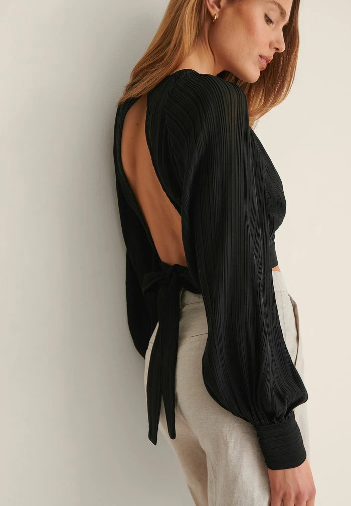 NA-KD OPEN BACK PLEATED BLOUSE - T-shirt à Manches Longues - Black 3 NA-KD OPEN BACK PLEATED BLOUSE - T-shirt à Manches Longues - Black – Image 3