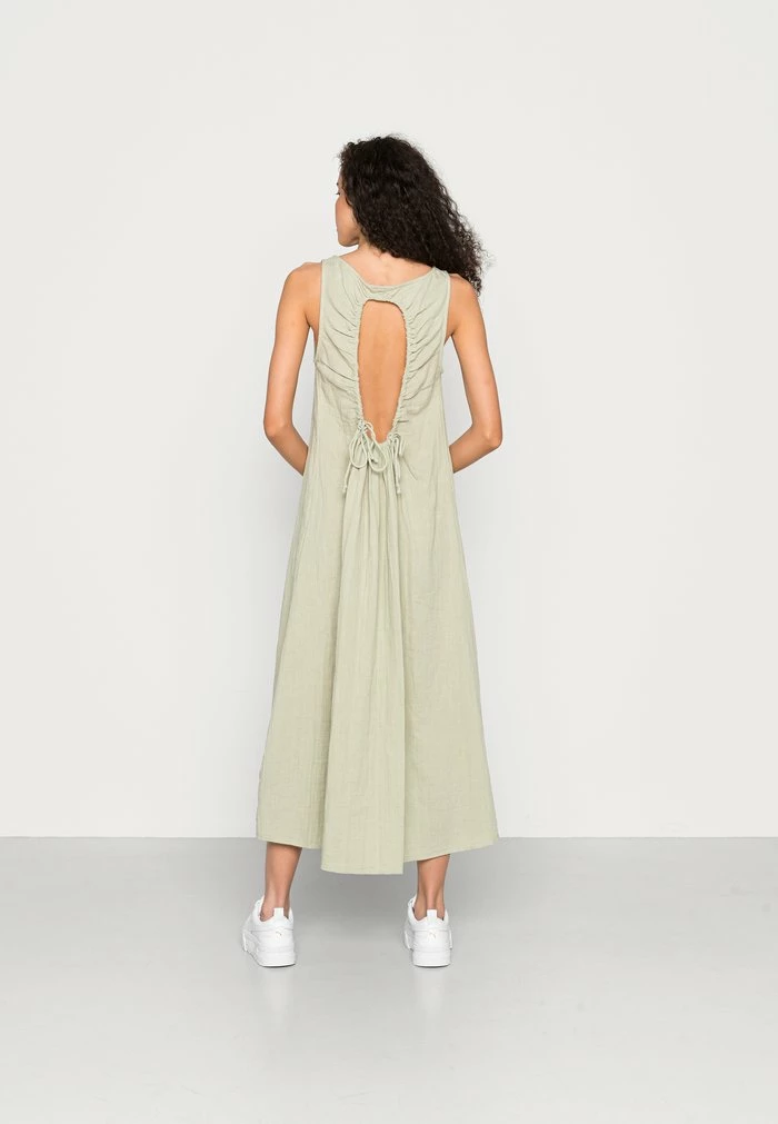 NA-KD ORGANIC OPEN BACK MIDI DRESS - Robe Longue - Desert Sage 3 NA-KD ORGANIC OPEN BACK MIDI DRESS - Robe Longue - Desert Sage – Image 3