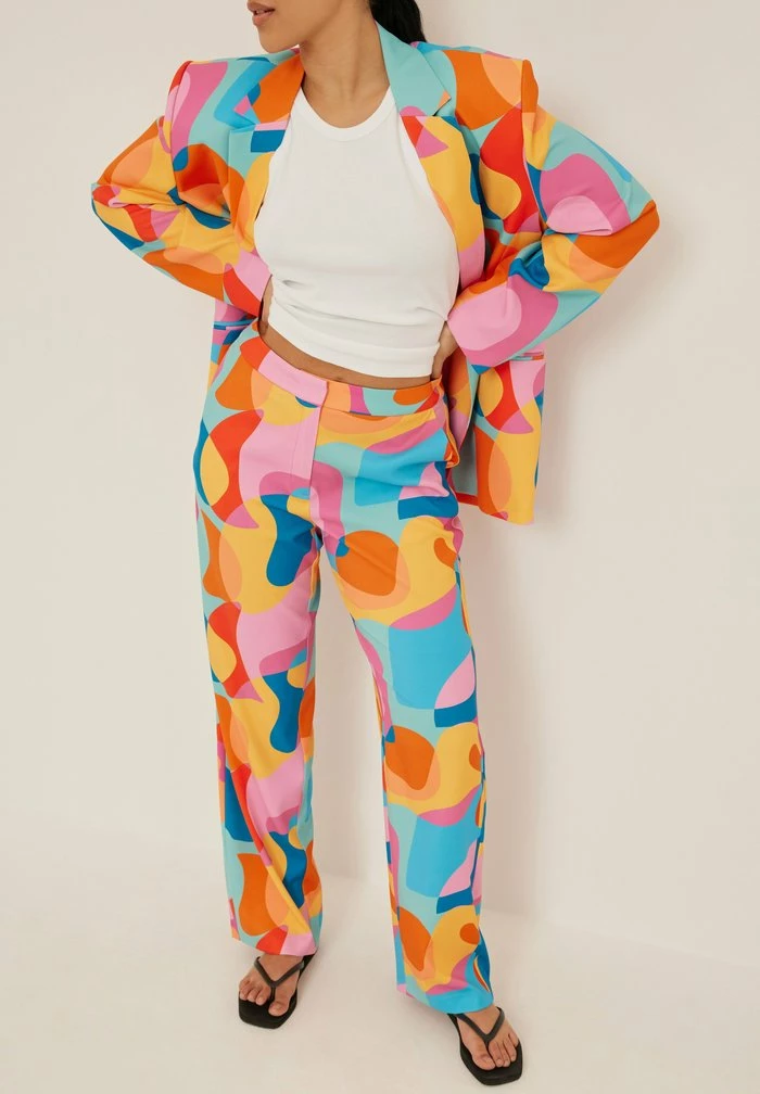 NA-KD MIT MITTLERER TAILLE - Pantalon Classique - Multicoloured 1 NA-KD MIT MITTLERER TAILLE - Pantalon Classique - Multicoloured