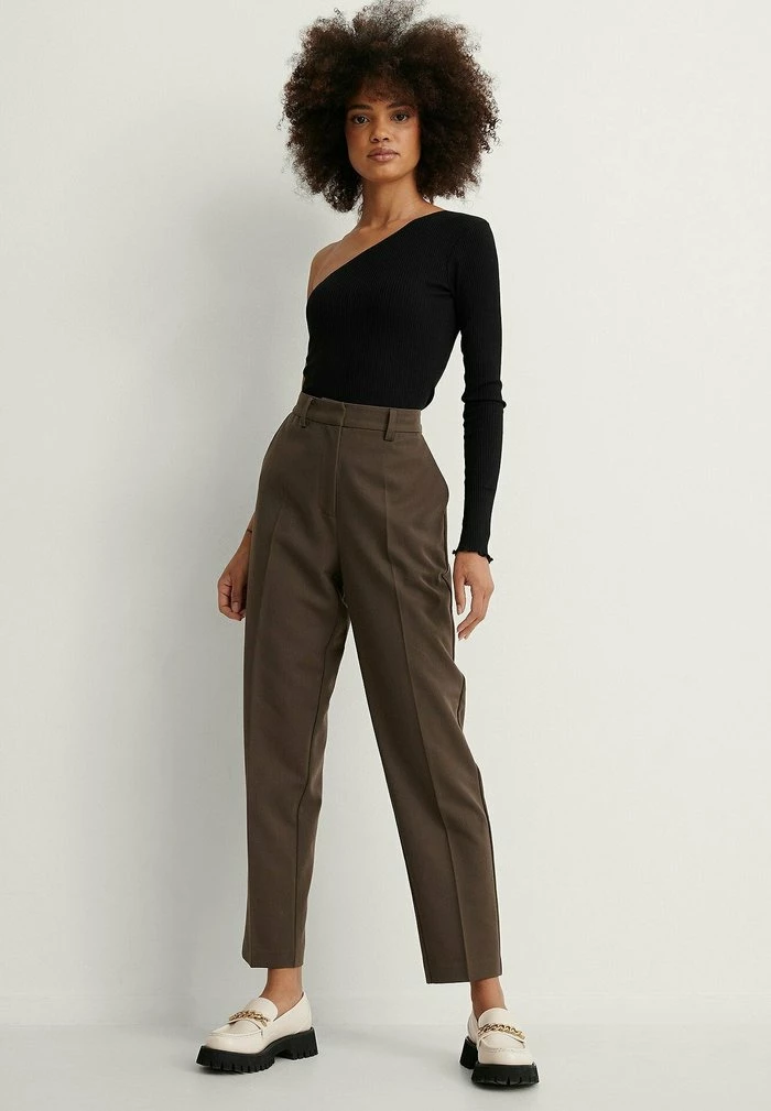 NA-KD BABYLOCK OBERTEIL EINSEITIG SCHU - T-shirt à Manches Longues - Black 2 NA-KD BABYLOCK OBERTEIL EINSEITIG SCHU - T-shirt à Manches Longues - Black – Image 2