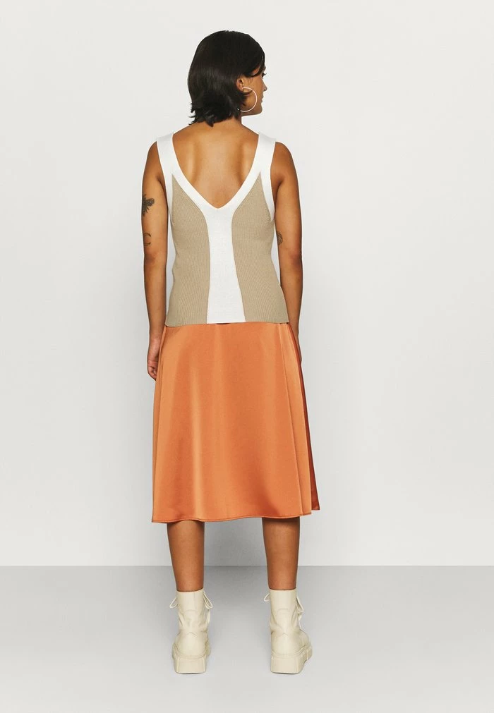 NA-KD V NECK SINGLET - Débardeur - Beige 3 NA-KD V NECK SINGLET - Débardeur - Beige – Image 3