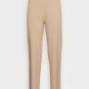 NA-KD STRAIGHT PANTS - Pantalon Classique - Dark Beige -NA-KD Soldes Magasin c0a0407d49574171b89e2699c16bb661
