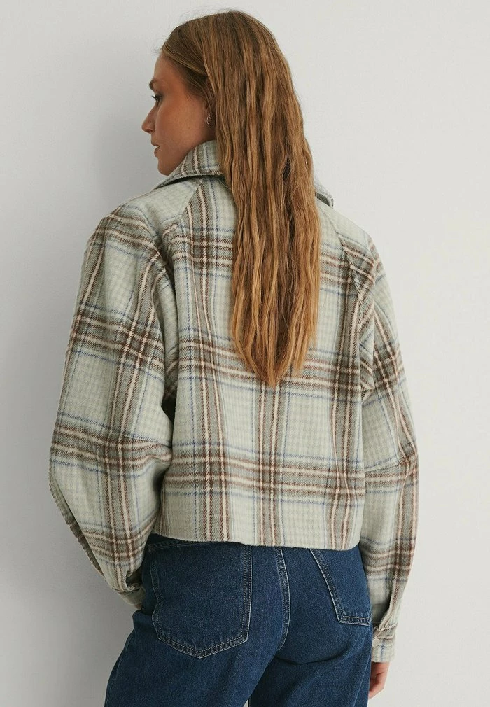 NA-KD GROSSEN ÄRMELN - Veste Légère - Taupe 3 NA-KD GROSSEN ÄRMELN - Veste Légère - Taupe – Image 3