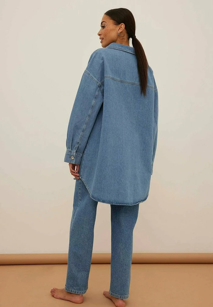 NA-KD OVERSIZE - Chemisier - Light Blue 2 NA-KD OVERSIZE - Chemisier - Light Blue – Image 2