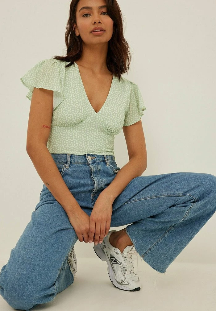 NA-KD Blouse - Green Flower 4 NA-KD Blouse - Green Flower – Image 4