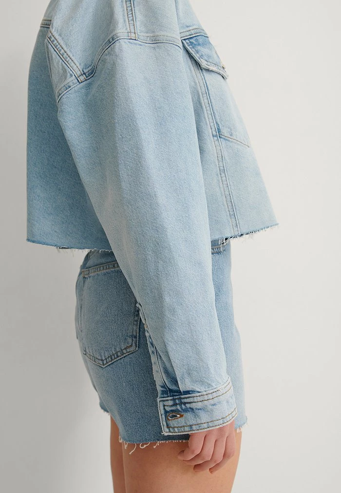 NA-KD Veste En Jean - Light Blue 4 NA-KD Veste En Jean - Light Blue – Image 4