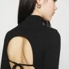 NA-KD OPEN BACK KNOT DETAIL - T-shirt à Manches Longues - Black -NA-KD Soldes Magasin cc0c41e3c7ed4252a29f4d9ba9f5a0e5