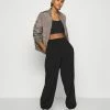 NA-KD X ZALANDO EXCLUSIVE - SPORTY FABRIC PANTS - Pantalon De Survêtement - Black 8 NA-KD X ZALANDO EXCLUSIVE - SPORTY FABRIC PANTS - Pantalon De Survêtement - Black -NA-KD Soldes Magasin cdd416edbc744b0abd339715a03aa9fa