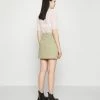 NA-KD MATHILDE GØHLER BUTTON DETAIL SKIRT - Minijupe - Khaki -NA-KD Soldes Magasin cde9e3a1047f4604949ee9d665b2e784