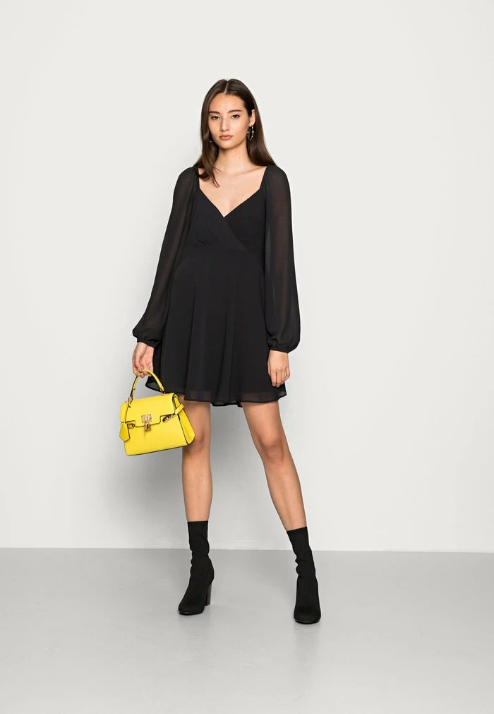 PAMELA REIF X NA-KD - OVERLAPPED DETAIL DAY DRESS - Robe De Jour - Black 2 PAMELA REIF X NA-KD - OVERLAPPED DETAIL DAY DRESS - Robe De Jour - Black – Image 2