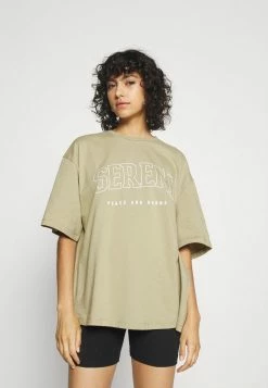 NA-KD SERENE - T-shirt Imprimé - Khaki
