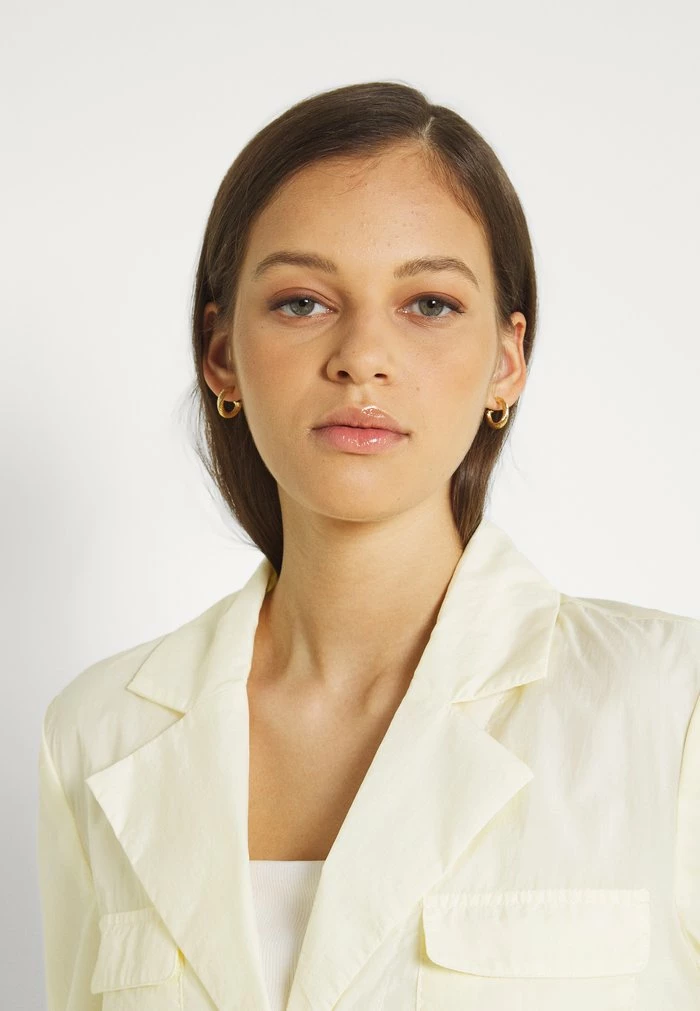 NA-KD PATCH POCKET JACKET - Manteau Court - Light Beige 4 NA-KD PATCH POCKET JACKET - Manteau Court - Light Beige – Image 4