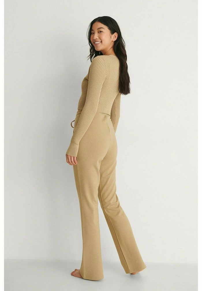 NA-KD MIT KORDELZUGDETAIL - Pantalon Classique - Dark Beige 4 NA-KD MIT KORDELZUGDETAIL - Pantalon Classique - Dark Beige – Image 4