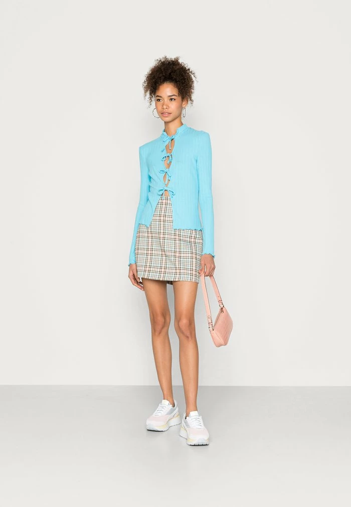 NA-KD KEYHOLE - T-shirt à Manches Longues - Blue 2 NA-KD KEYHOLE - T-shirt à Manches Longues - Blue – Image 2