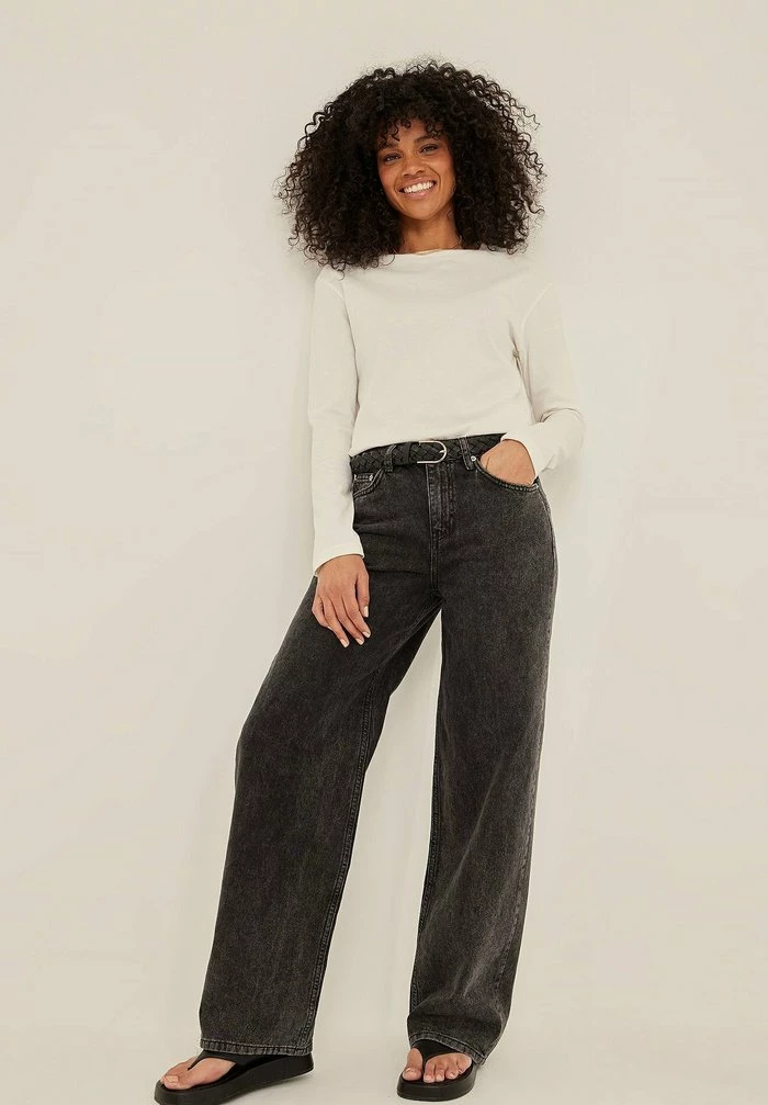 NA-KD MIT WEITEN BEINEN UND MITTELHOHER TAILLE - Jean Flare - Vintage Grey 1 NA-KD MIT WEITEN BEINEN UND MITTELHOHER TAILLE - Jean Flare - Vintage Grey