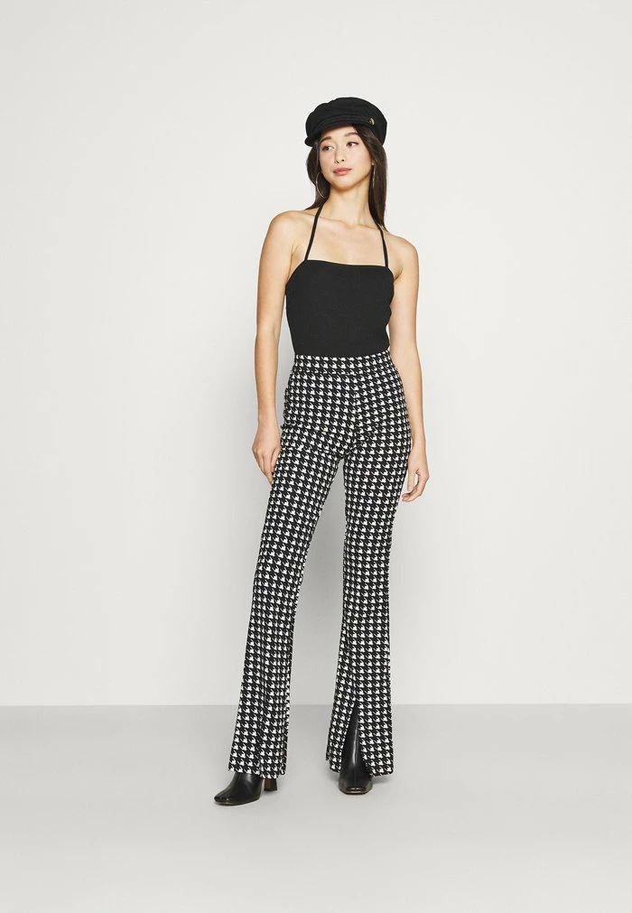 NA-KD THIN STRAP SINGLET - Débardeur - Black 2 NA-KD THIN STRAP SINGLET - Débardeur - Black – Image 2