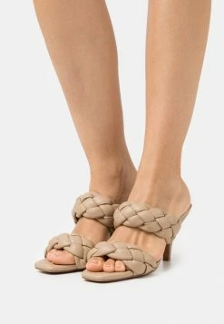 NA-KD BRAIDED WEDGE MULES - Mules à Talons - Beige
