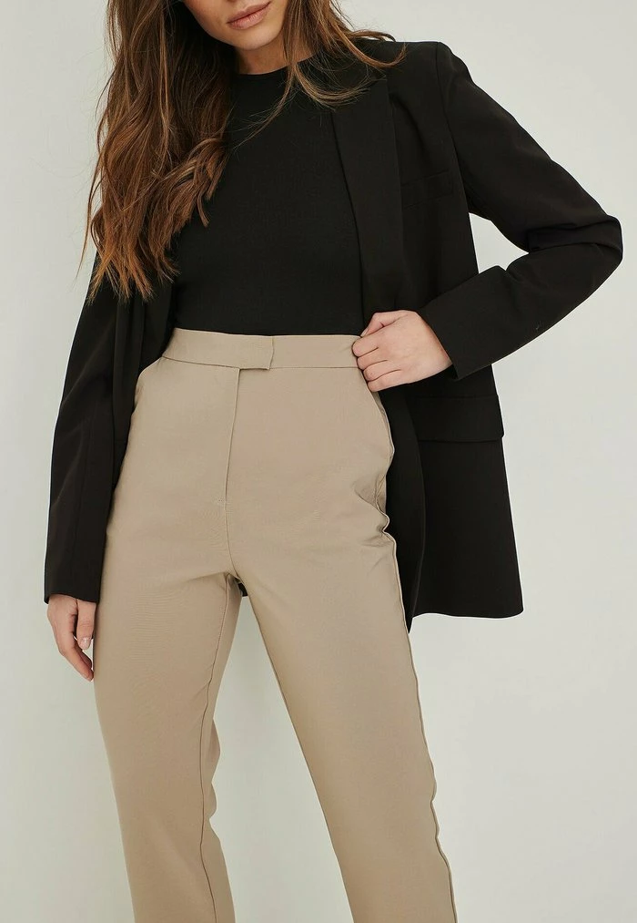 NA-KD Pantalon Classique - Beige 3 NA-KD Pantalon Classique - Beige – Image 3