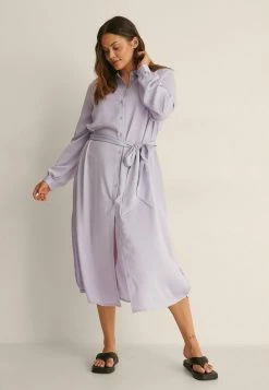 NA-KD FLIESSENDER KAFTAN - Robe Chemise - Lilac