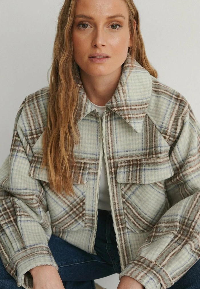 NA-KD GROSSEN ÄRMELN - Veste Légère - Taupe 4 NA-KD GROSSEN ÄRMELN - Veste Légère - Taupe – Image 4