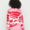 NA-KD LANDSCAPE PRINT - Pullover - Red -NA-KD Soldes Magasin e4b7eb16426d4c5282f307b0ed09edcb