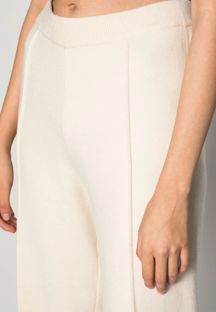 NA-KD STRAIGHT PANTS - Pantalon Classique - Offwhite 5 NA-KD STRAIGHT PANTS - Pantalon Classique - Offwhite – Image 5