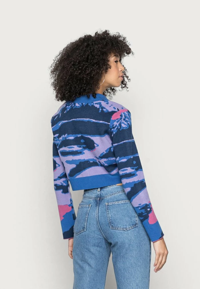 NA-KD CROPPED CARDIGAN - Gilet - Blue Print 3 NA-KD CROPPED CARDIGAN - Gilet - Blue Print – Image 3