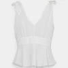 PAMELA REIF X NA-KD - LACING DETAIL SINGLET - Blouse - White -NA-KD Soldes Magasin e7ee6b4455be45c8abd287f733911e3b