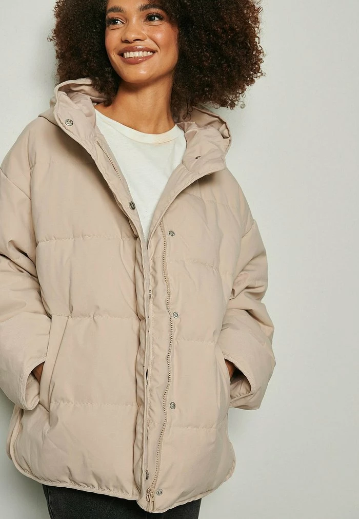 NA-KD GEFÜTTERTER KAPUZE - Veste D'hiver - Light Beige 1 NA-KD GEFÜTTERTER KAPUZE - Veste D'hiver - Light Beige