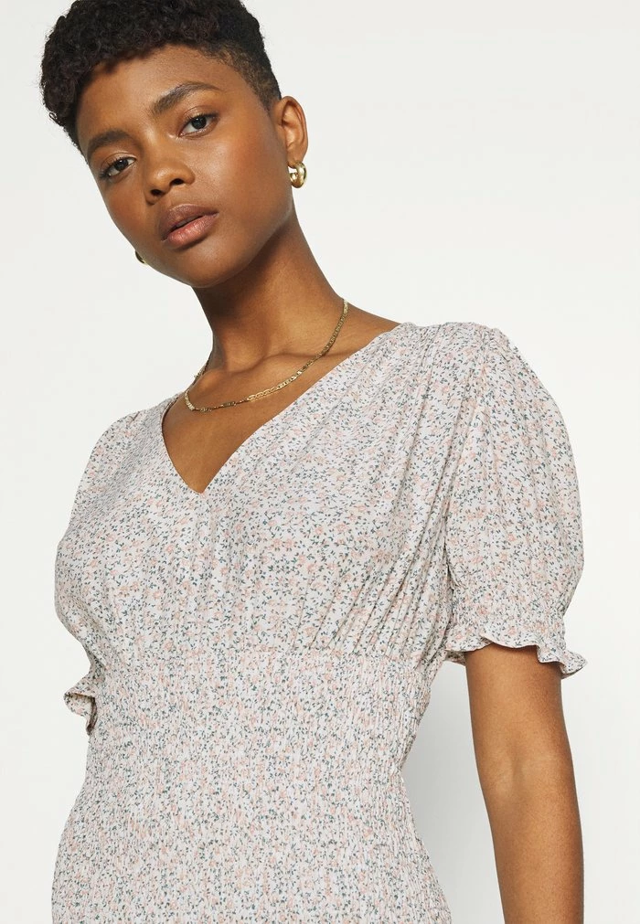 NA-KD V-NECK SMOCKED MINI DRESS - Robe De Jour - Pink 4 NA-KD V-NECK SMOCKED MINI DRESS - Robe De Jour - Pink – Image 4