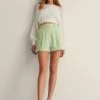 NA-KD PLEAT DETAIL SHORTS - Short - Dusty Green