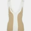 NA-KD V NECK SINGLET - Débardeur - Beige 9 NA-KD V NECK SINGLET - Débardeur - Beige -NA-KD Soldes Magasin eebb1620afa547ec8a72cc8030b14157