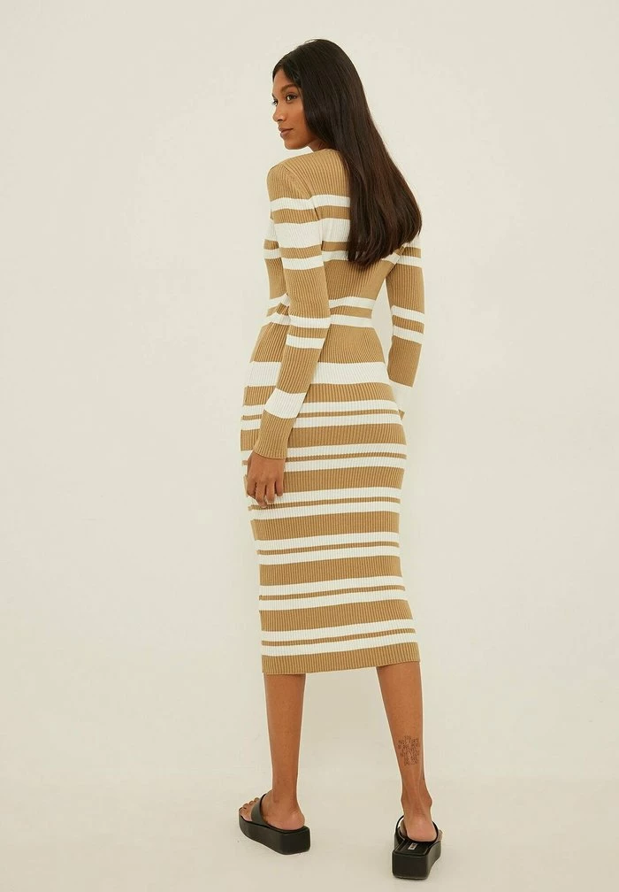 NA-KD Robe Pull - Beige White 3 NA-KD Robe Pull - Beige White – Image 3