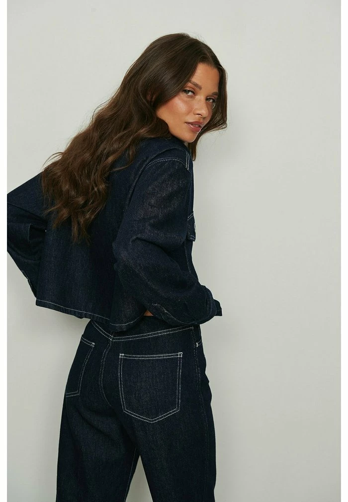 NA-KD Veste En Jean - Rinse Denim 2 NA-KD Veste En Jean - Rinse Denim – Image 2