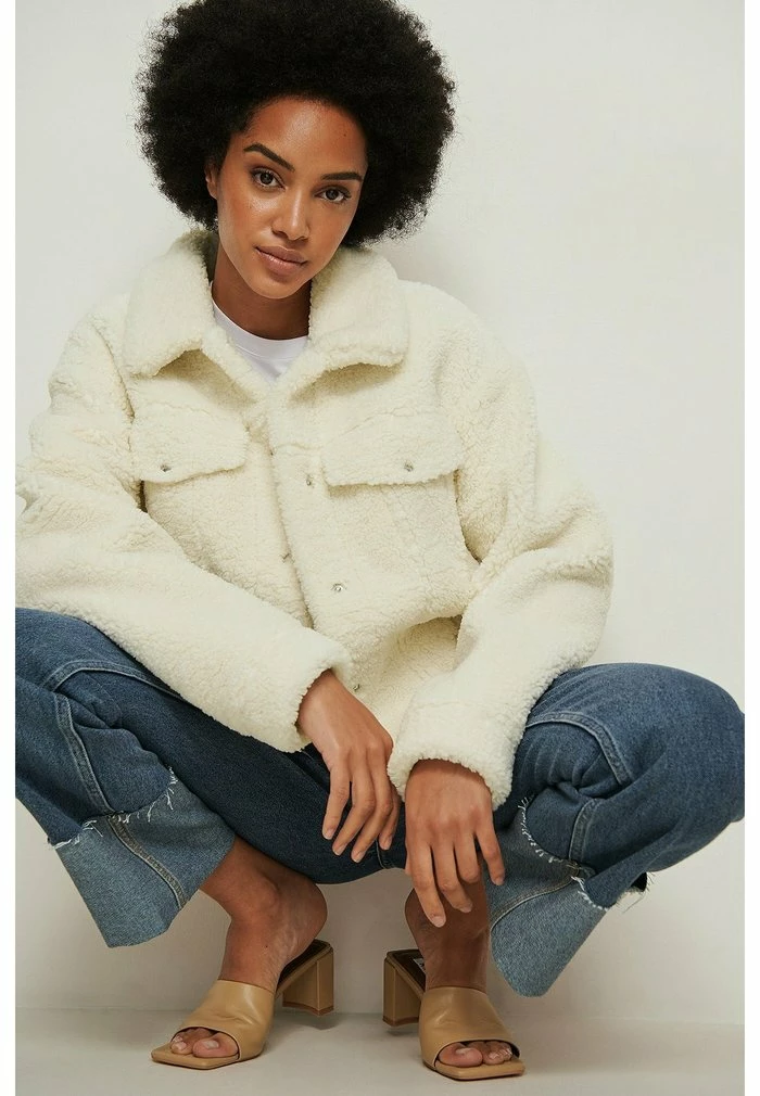 NA-KD Veste Polaire - Offwhite 4 NA-KD Veste Polaire - Offwhite – Image 4