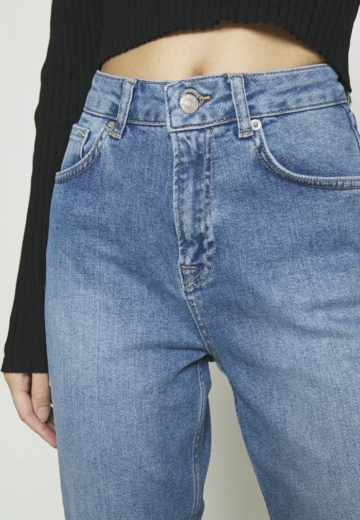 NA-KD MOM - Jeans Fuselé - Light Blue 4 NA-KD MOM - Jeans Fuselé - Light Blue – Image 4