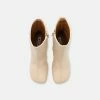 NA-KD ROUNDED TOE BOOTS - Bottines à Talons Hauts - Cream -NA-KD Soldes Magasin f25c91d0521f4195ab682732bd8f9260