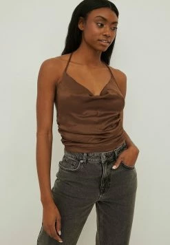 NA-KD MIT RAFFUNG VORNE UND V-AUSSCHNITT - Débardeur - Brown