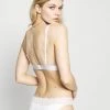 NA-KD SOFT BRA - Soutien-gorge Triangle - White -NA-KD Soldes Magasin f3bc29e7820e4348a014cf0767f339fd