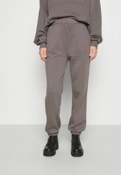 NA-KD JASMIN AZIZAM STONE WASHED - Pantalon De Survêtement - Granite