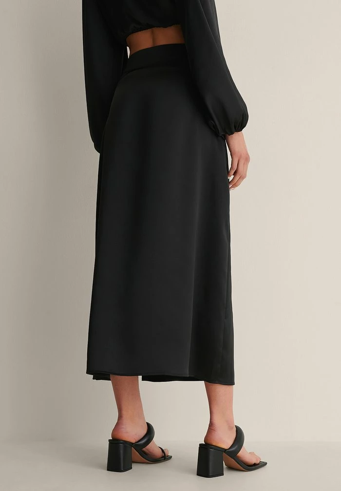 NA-KD HIGH SLIT SATIN SKIRT - Jupe Trapèze - Black 3 NA-KD HIGH SLIT SATIN SKIRT - Jupe Trapèze - Black – Image 3